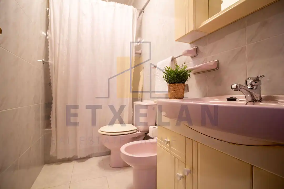 Bathroom of Flat for sale in Zaldibar, Bizkaia