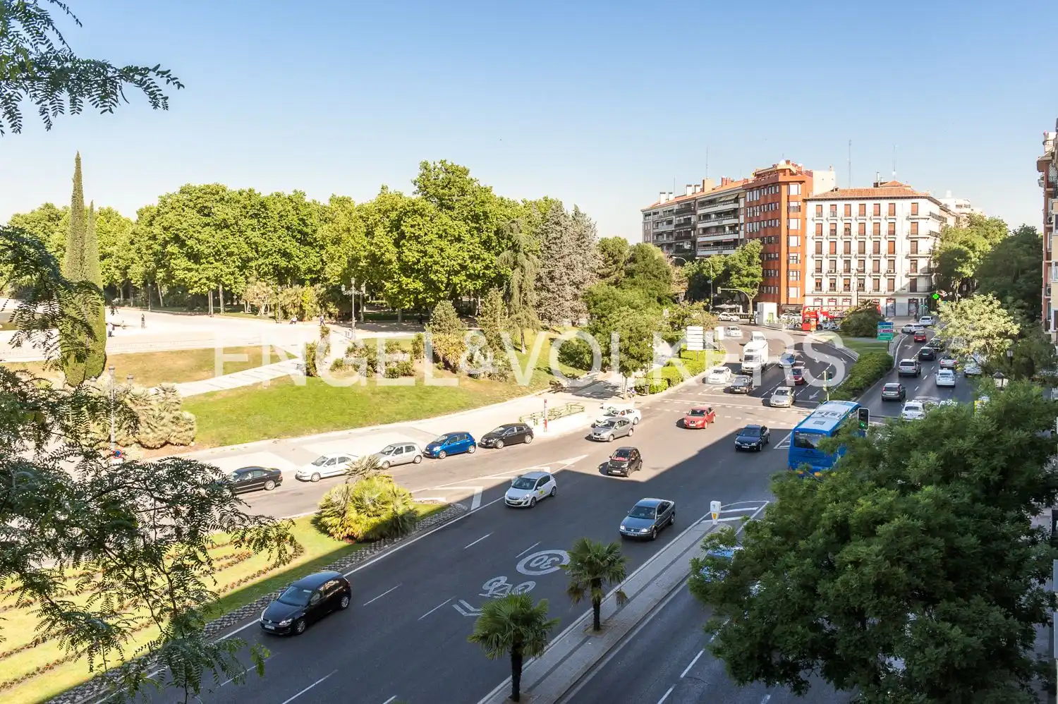 Vista exterior de Piso de alquiler en Madrid con Aire acondicionado, Calefacción y Terraza