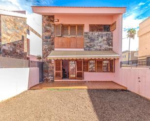 Vista exterior de Casa o xalet en venda en Las Palmas de Gran Canaria amb Terrassa i Balcó