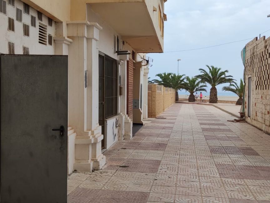 Vista exterior de Local de lloguer en Roquetas de Mar