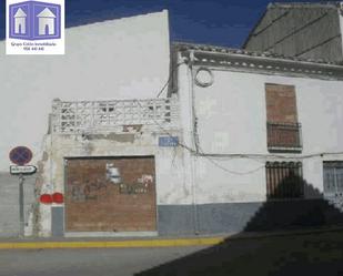 Vista exterior de Casa o xalet en venda en Guadahortuna amb Terrassa