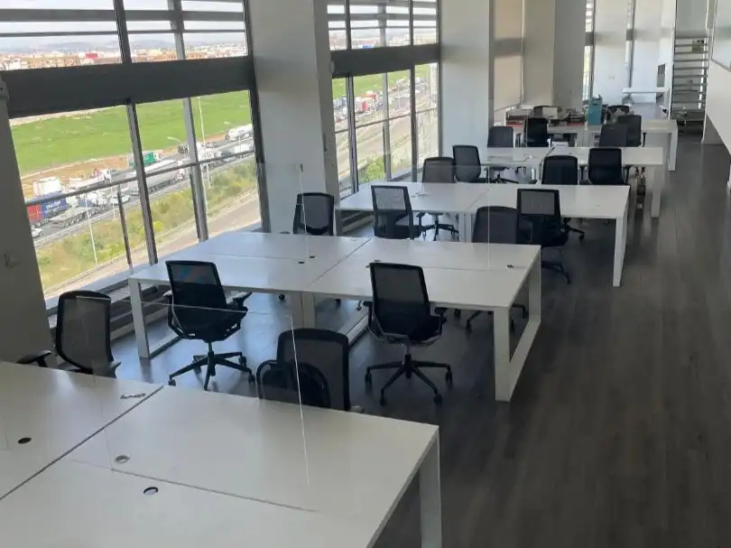 Büro zur Miete in Xirivella mit Klimaanlage, Heizung und Terrasse