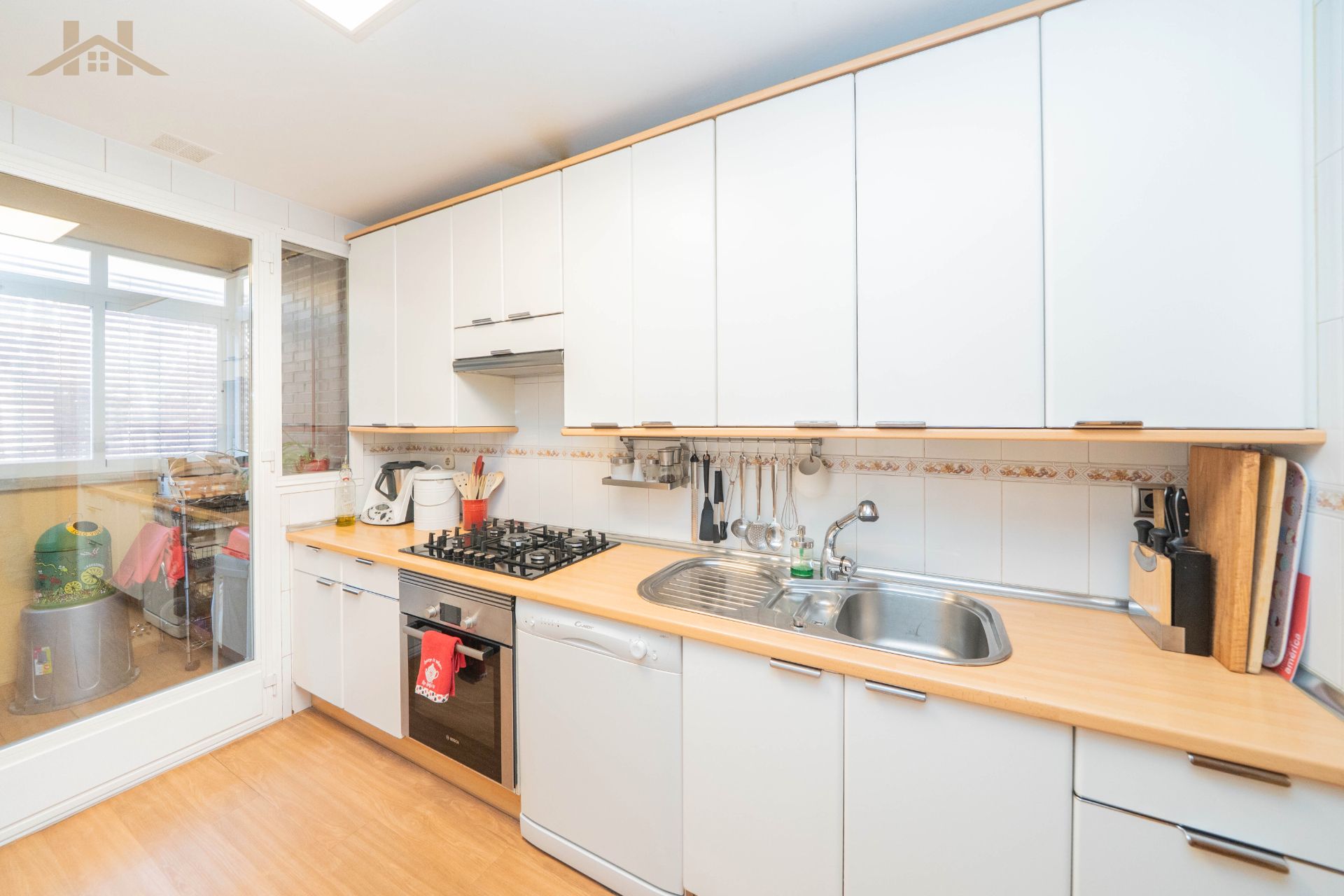 Kitchen of Flat for sale in  Madrid Capital  with Air Conditioner, Heating and Storage room