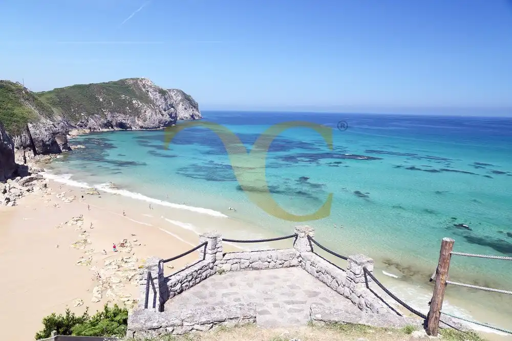 Vista exterior de Casa o xalet en venda en Llanes amb Jardí privat, Terrassa i Traster