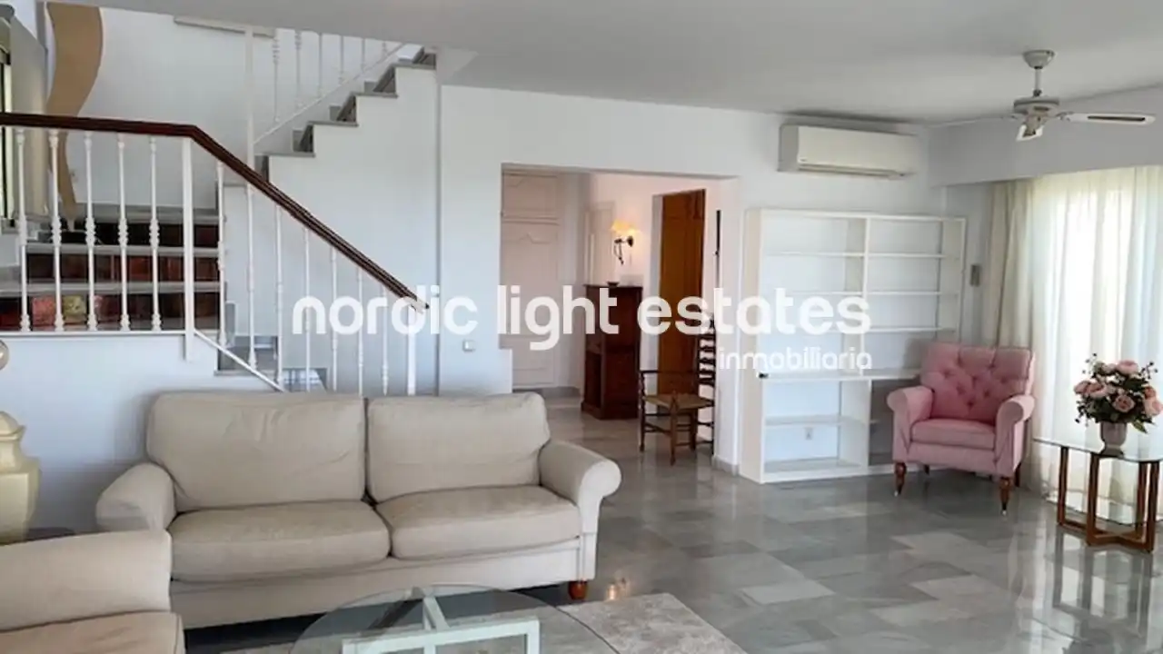 Sala de estar de Casa o chalet en venta en Nerja con Terraza, Trastero y Piscina