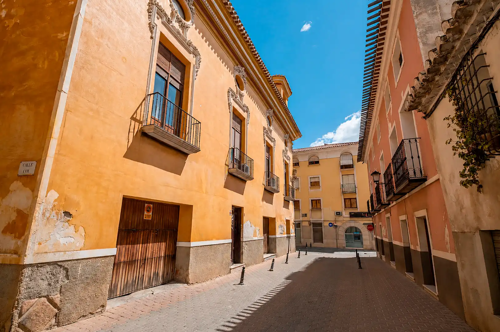 Vista exterior de Edifici en venda en Mula amb Alarma