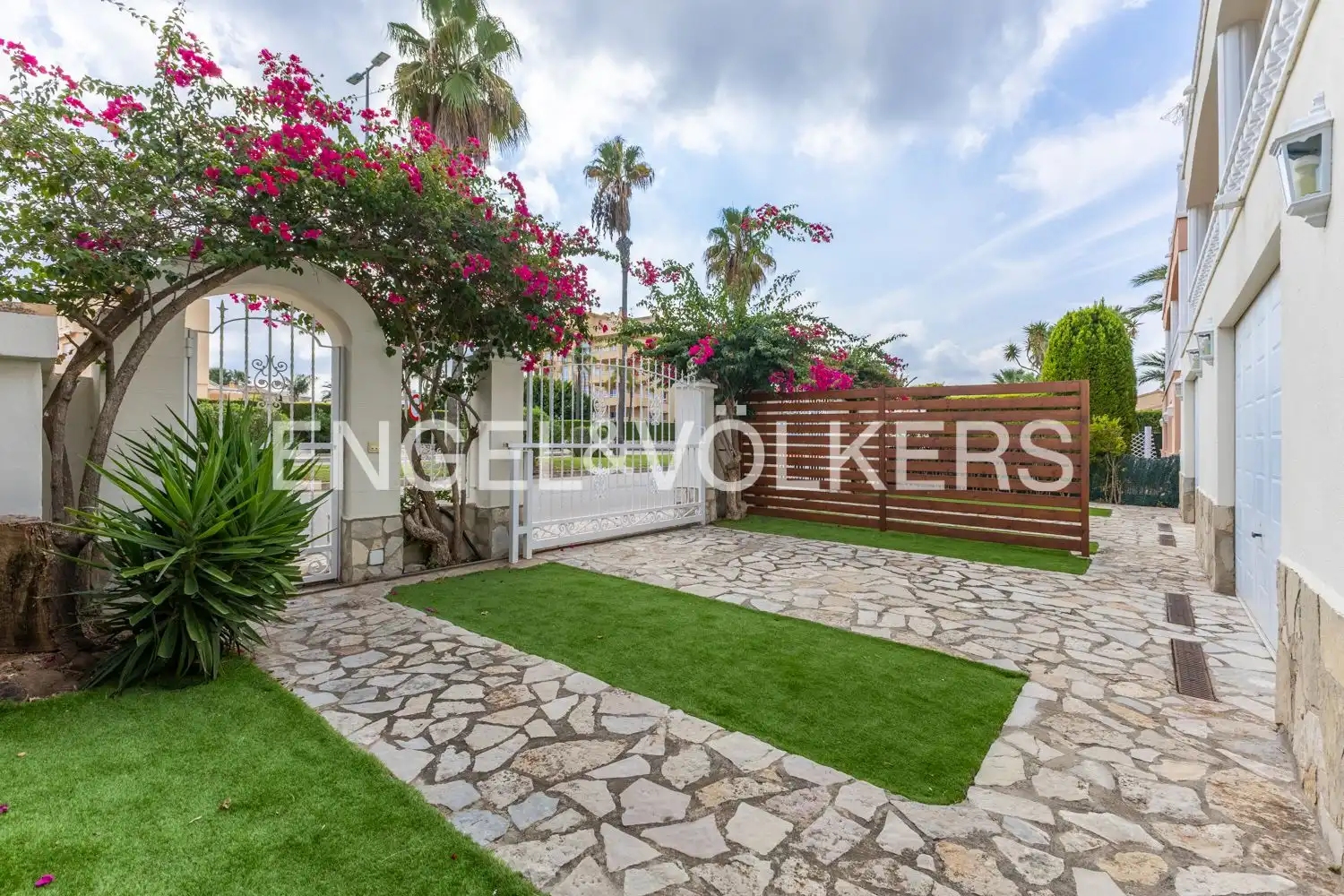 Maison mitoyenne avec terrasse à louer à Avinguda Oliva Nova I, imagen 3