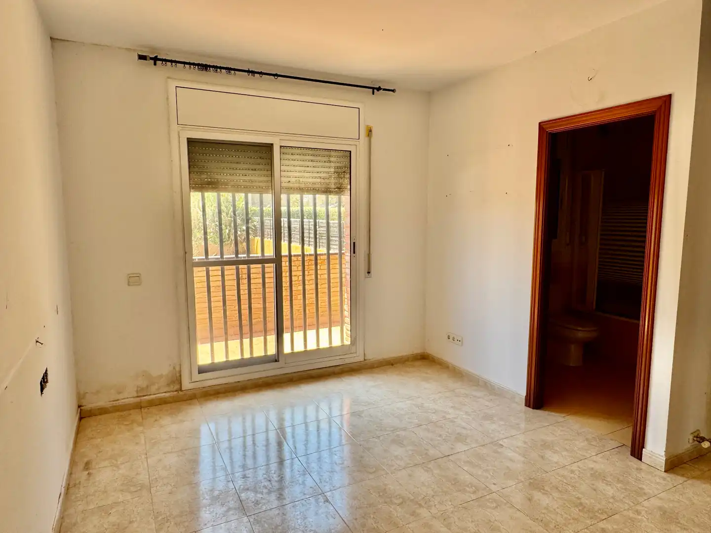 Schlafzimmer von Einfamilien-Reihenhaus zum Verkauf in Calafell mit Heizung, Privatgarten und Terrasse