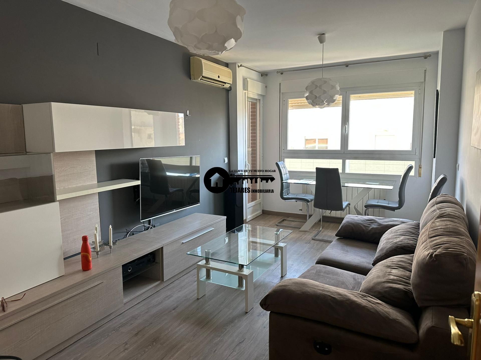 Sala d'estar de Apartament de lloguer en  Albacete Capital amb Aire condicionat, Calefacció i Balcó