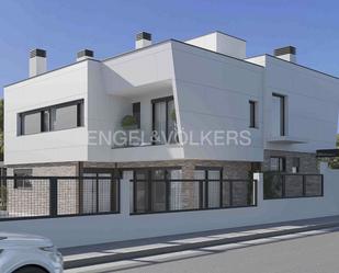 Exterior view of Single-family semi-detached for sale in Pozuelo de Alarcón  with Swimming Pool