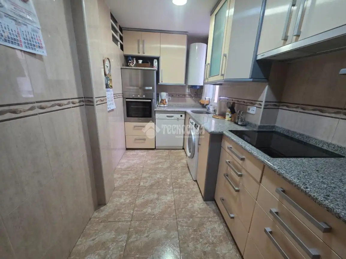 Küche von Wohnung zum Verkauf in Alcorcón mit Heizung, Parkett und Terrasse