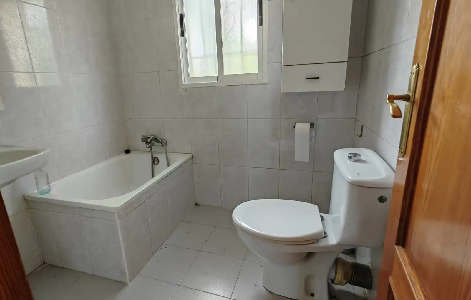 Bany de Casa o xalet en venda en Castellón de la Plana / Castelló de la Plana amb Aire condicionat, Jardí privat i Terrassa