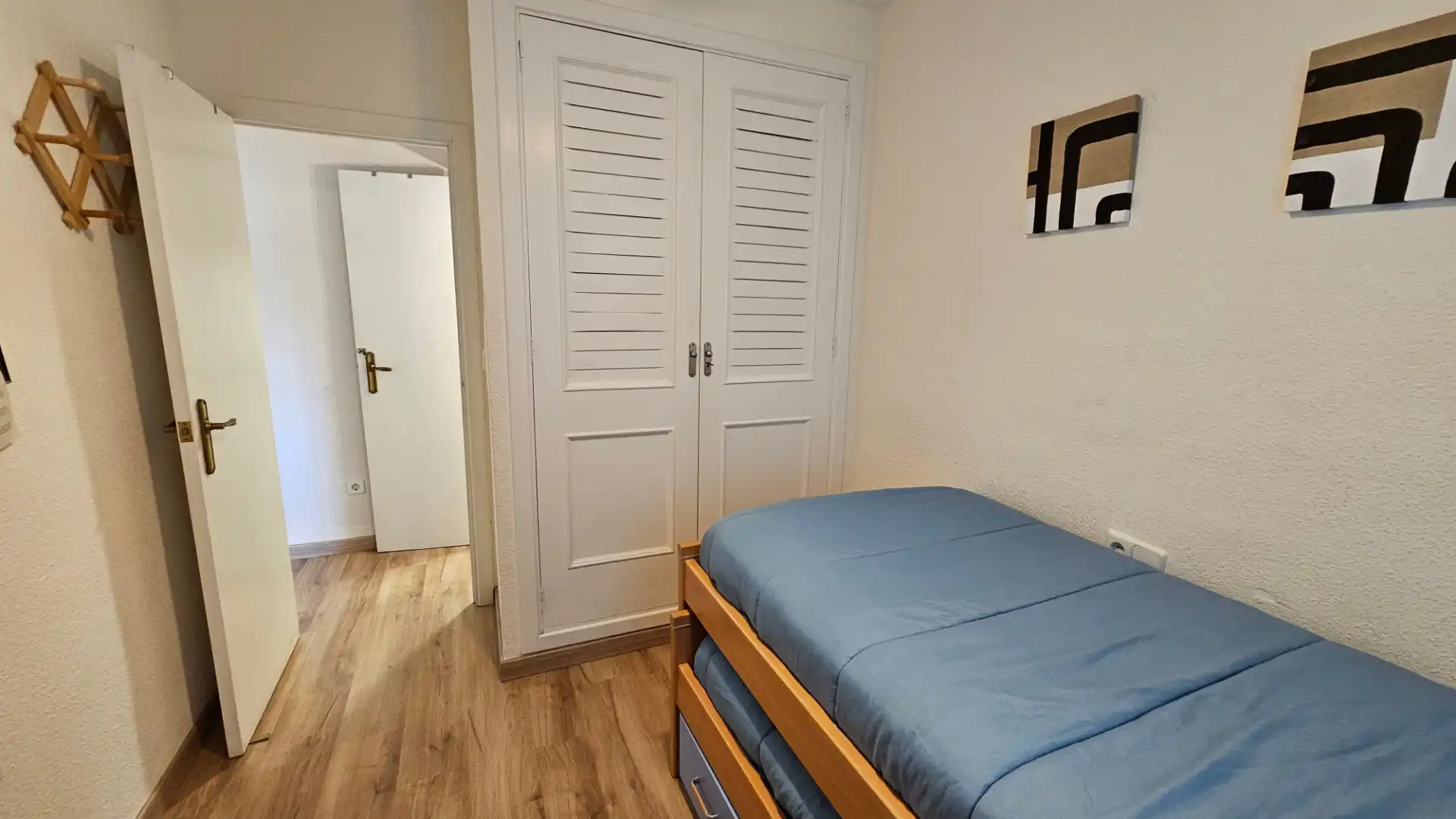 Habitación de Casa adosada en venta en El Campello con Aire acondicionado, Calefacción y Jardín privado