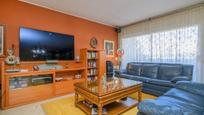 Sala d'estar de Casa o xalet en venda en Sant Vicenç Dels Horts amb Aire condicionat, Calefacció i Jardí privat