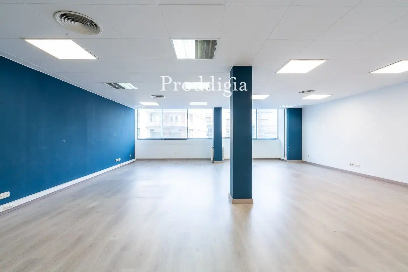 Office for rent in Barcelona  with Air Conditioner, Heating and Internet