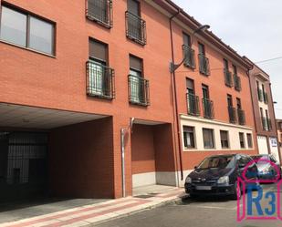 Aparcament de Apartament de lloguer en San Andrés del Rabanedo amb Terrassa