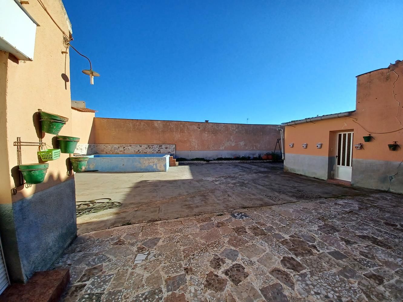 Vista exterior de Casa o xalet en venda en Minaya amb Calefacció, Traster i Piscina