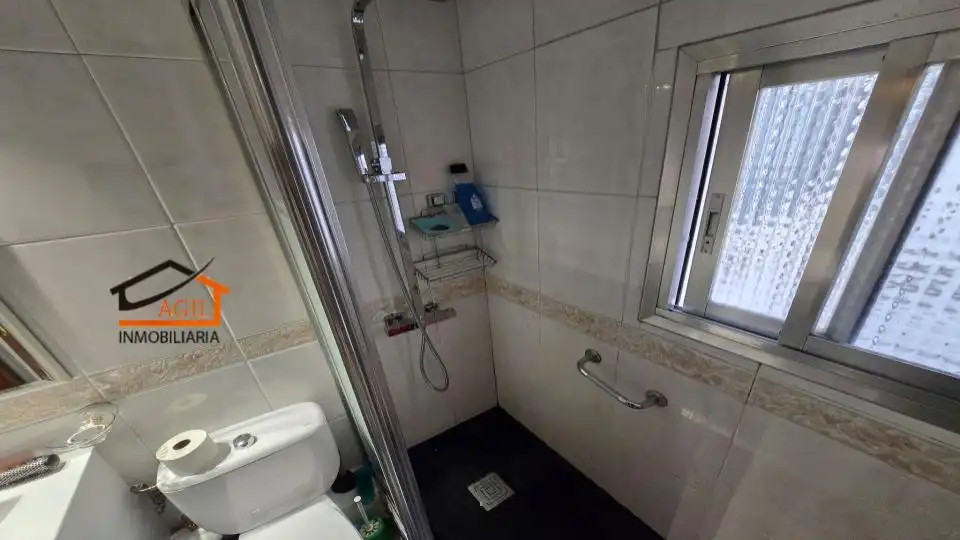 Bany de Pis en venda en Madrid amb Aire condicionat, Calefacció i Terrassa