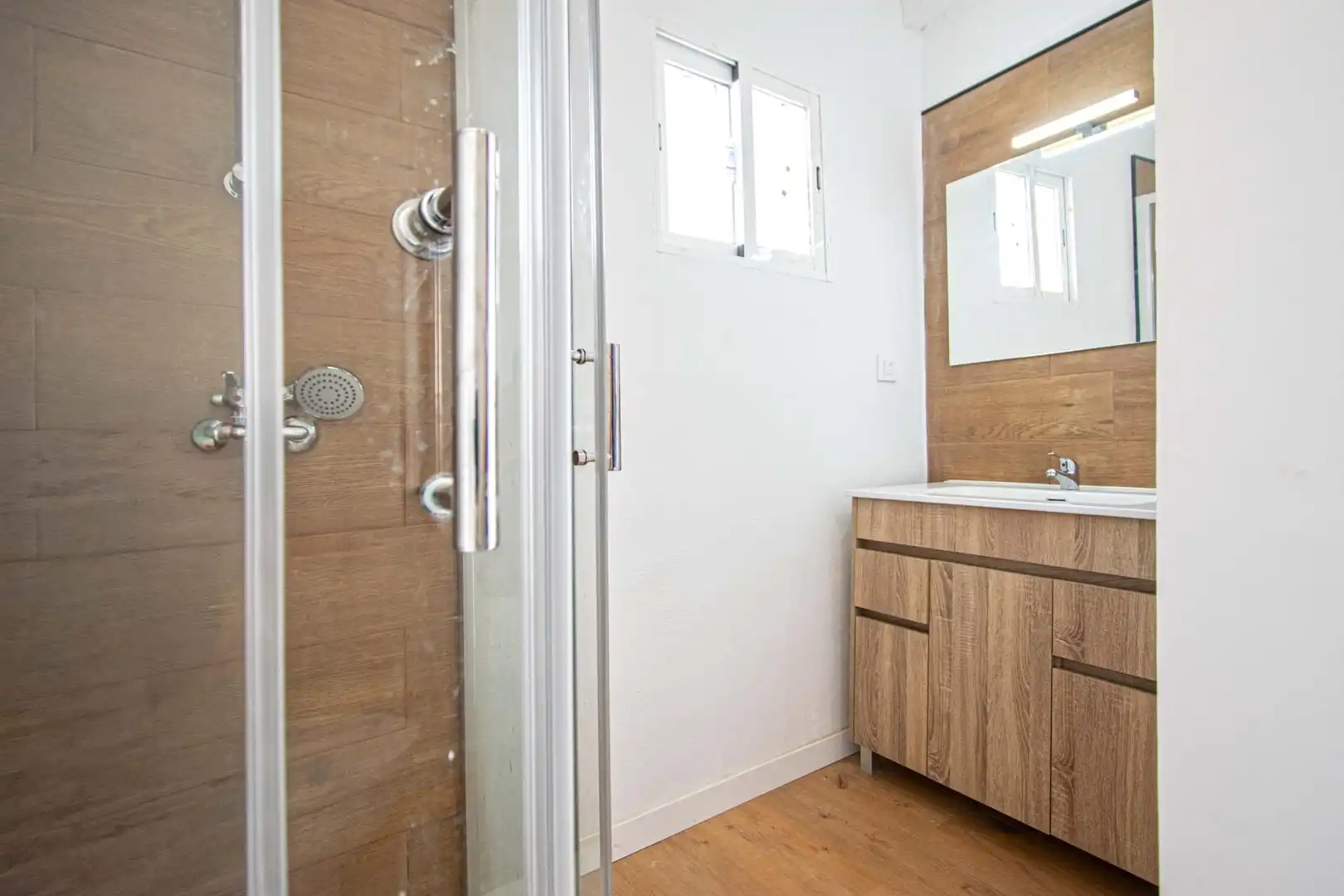 Badezimmer von Wohnung zum Verkauf in Sevilla mit Klimaanlage