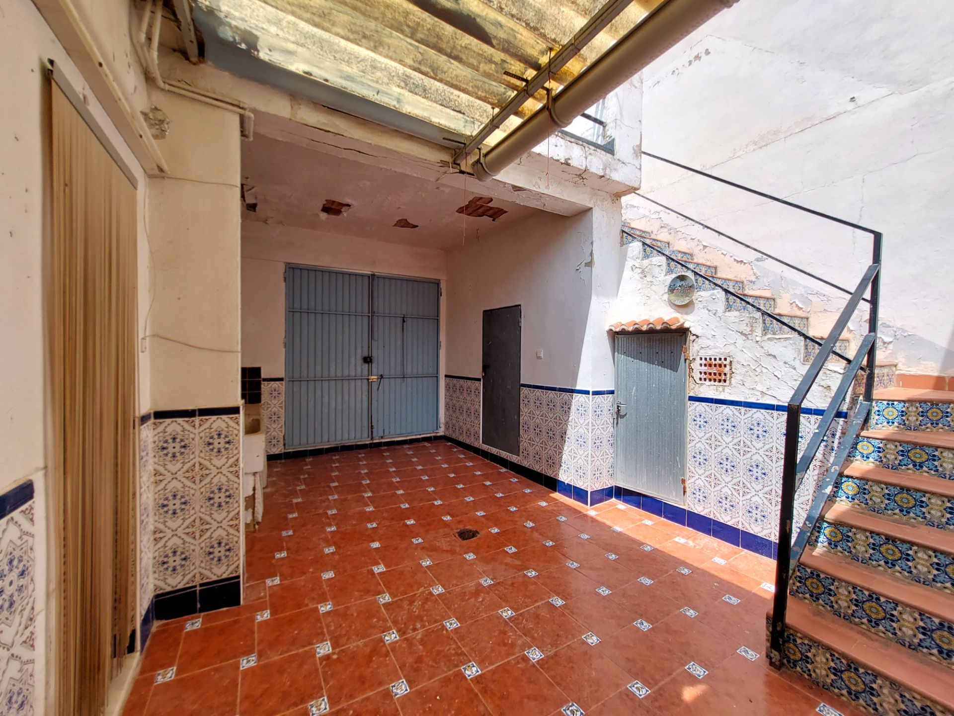 Casa adosada en venta en Casinos con Terraza, Trastero y Amueblado