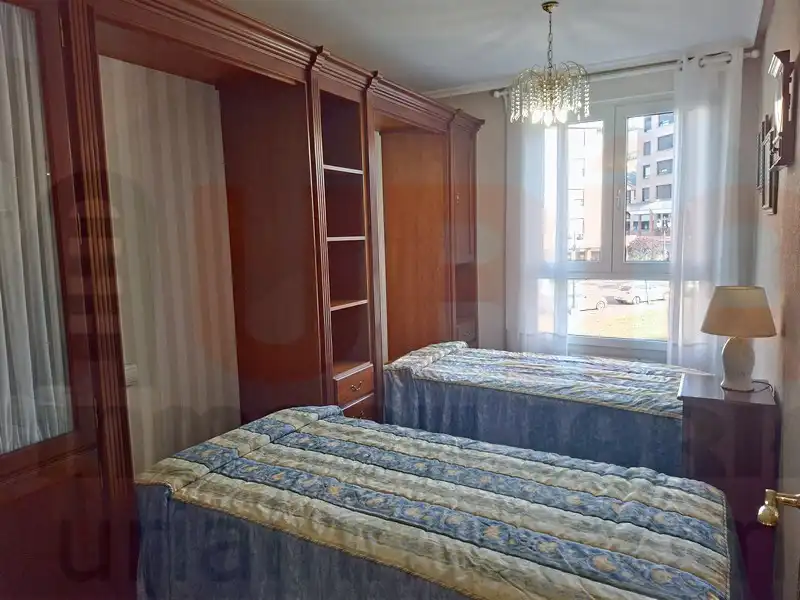 Bedroom of Flat for rent in Oviedo   with Heating, Storage room and Furnished