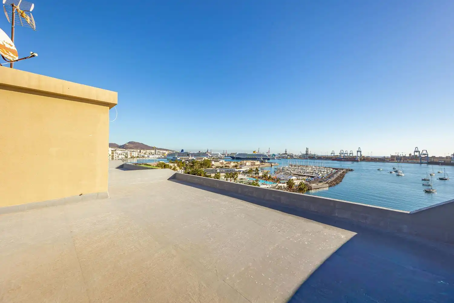 Terrasse von Dachboden zum Verkauf in Las Palmas de Gran Canaria mit Klimaanlage, Terrasse und Möbliert