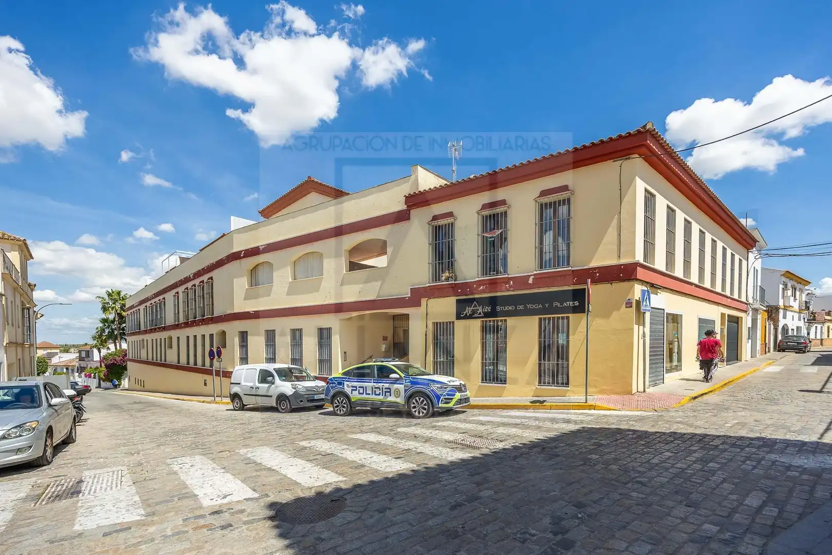 Außenansicht von Maisonette zum Verkauf in Gines mit Klimaanlage, Terrasse und Abstellraum