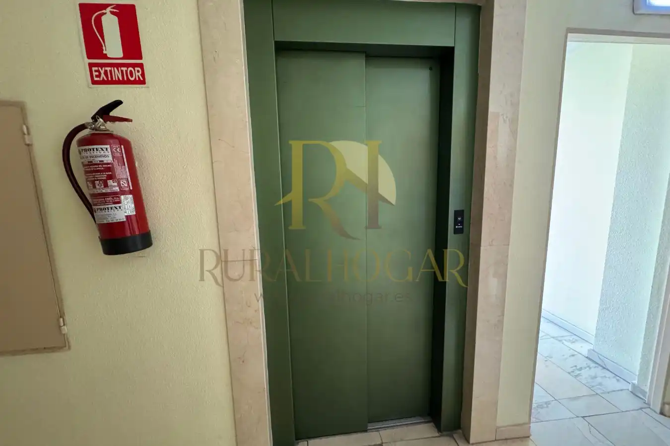 Pis en venda en León Capital  amb Terrassa, Traster i Moblat