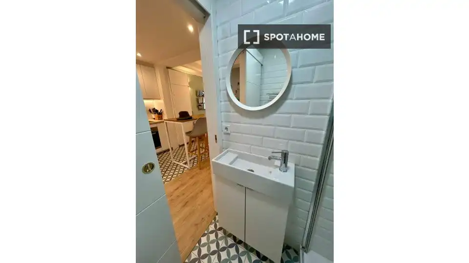 Baño de Piso de alquiler en Barcelona con Aire acondicionado, Calefacción y Amueblado
