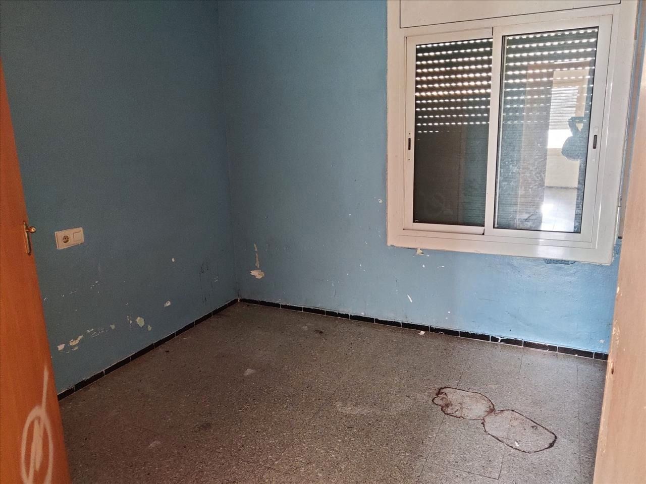 Bedroom of Flat for sale in Figueres