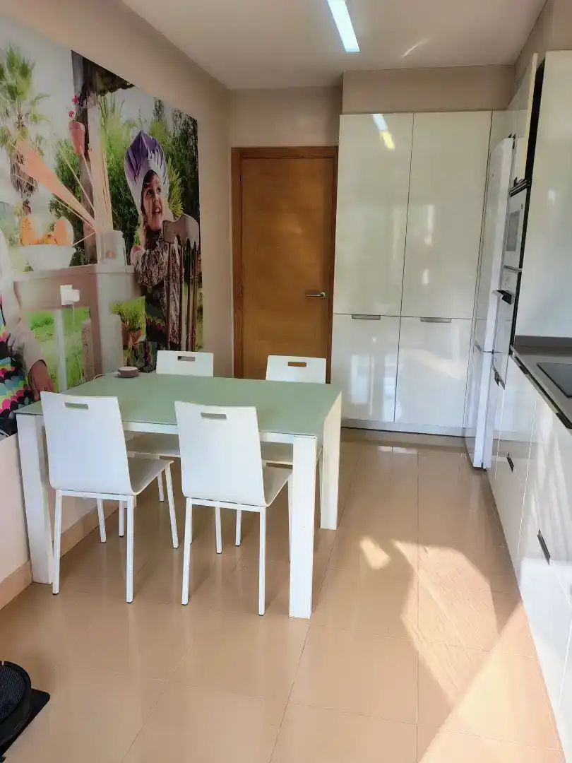 Menjador de Pis en venda en Pontevedra Capital  amb Jardí privat, Parquet i Traster