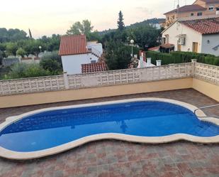 Piscina de Casa adosada en venda en La Pobla de Montornès   amb Calefacció, Jardí privat i Terrassa