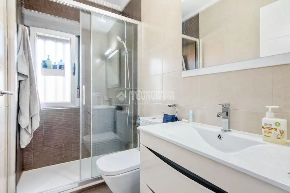 Bathroom of Flat for sale in Salamanca  with Heating and Balcony
