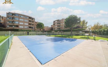 Piscina de Pis en venda en Majadahonda amb Aire condicionat, Calefacció i Terrassa