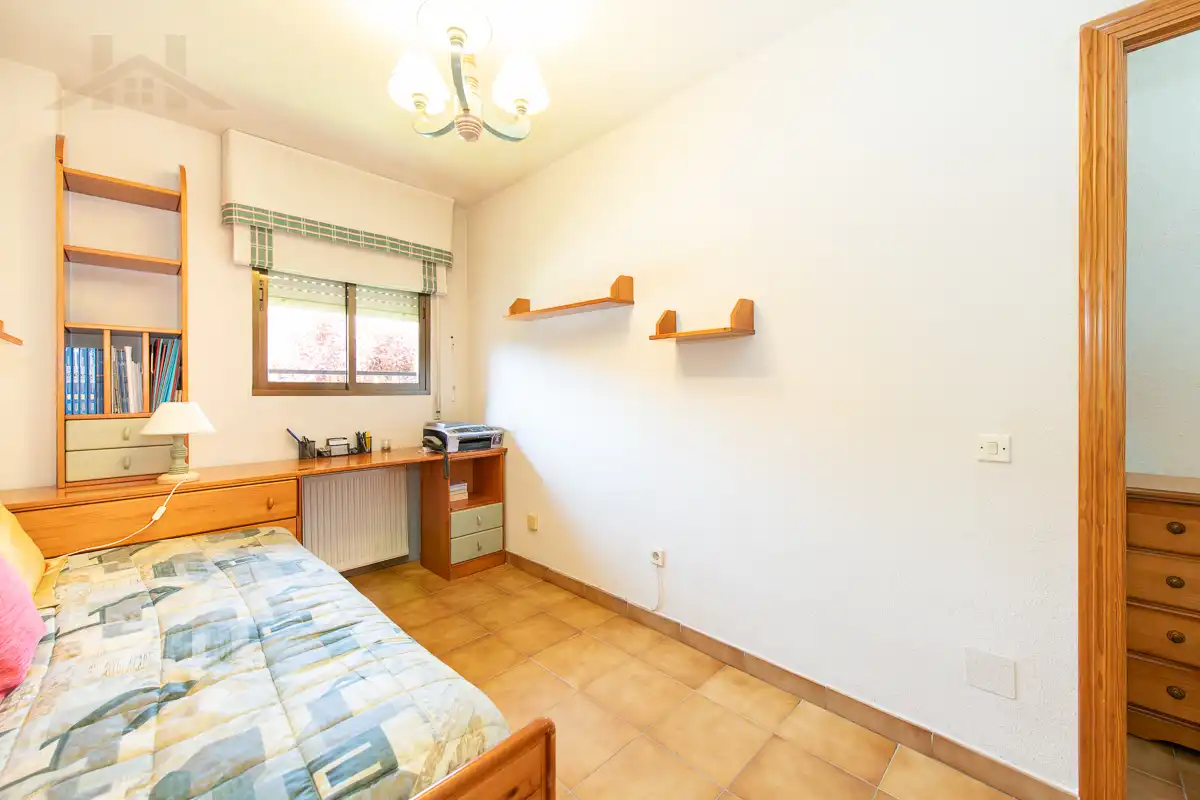 Dúplex en venta en Manzanares El Real con Calefacción, Amueblado y Piscina comunitaria