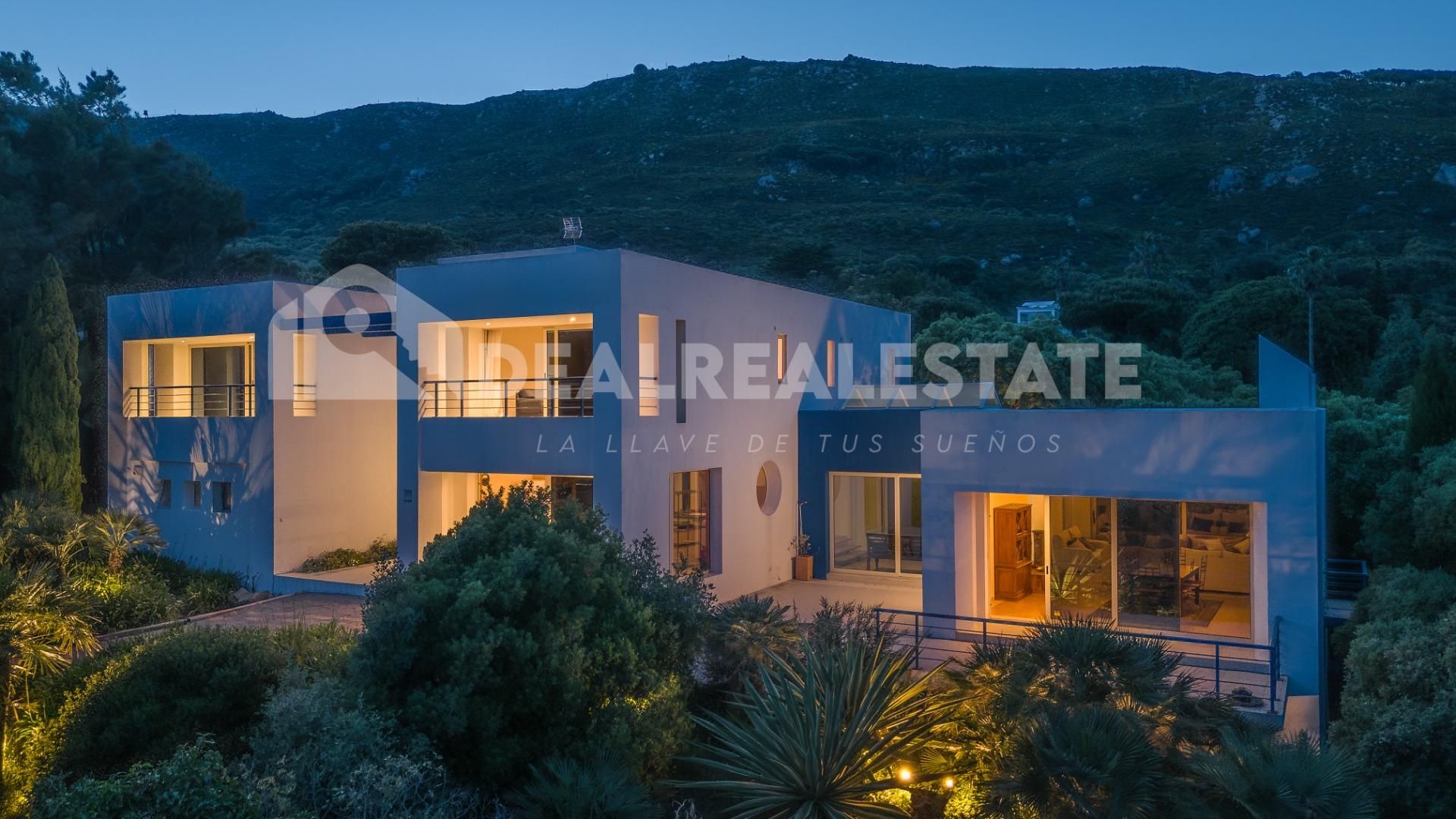 Vista exterior de Casa o xalet en venda en Tarifa amb Calefacció, Jardí privat i Terrassa