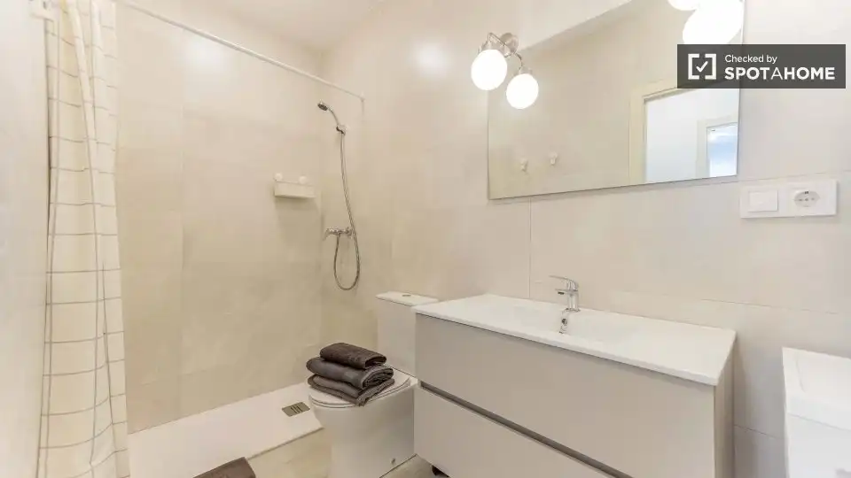 Baño de Piso de alquiler en Valencia con Aire acondicionado, Calefacción y Amueblado