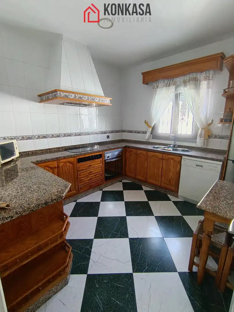 Cuina de Casa o xalet en venda en Arcos de la Frontera amb Aire condicionat i Traster