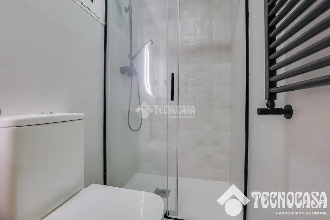 Bathroom of Flat for sale in Terrassa  with Heating and Balcony
