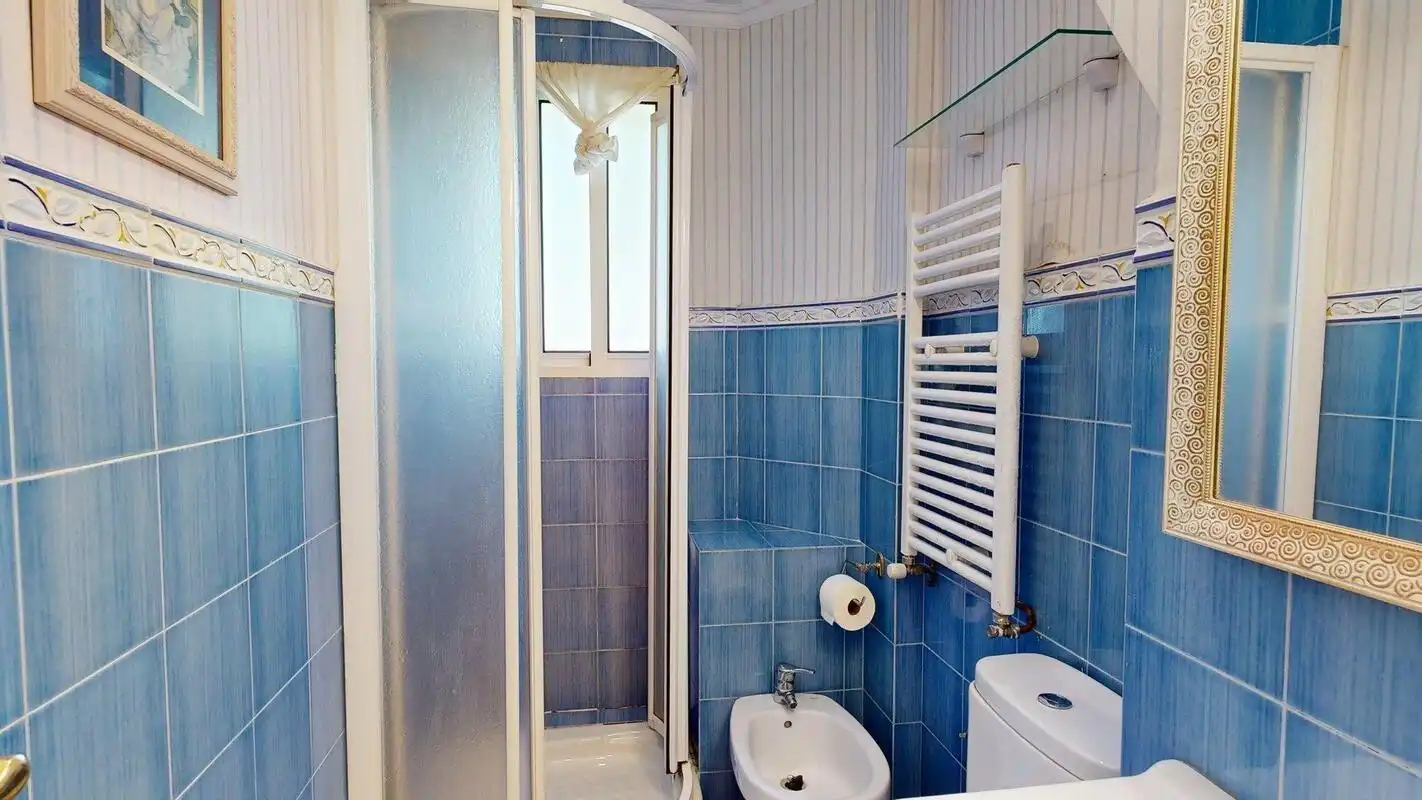 Badezimmer von Wohnung zum Verkauf in Zaragoza mit Klimaanlage und Heizung