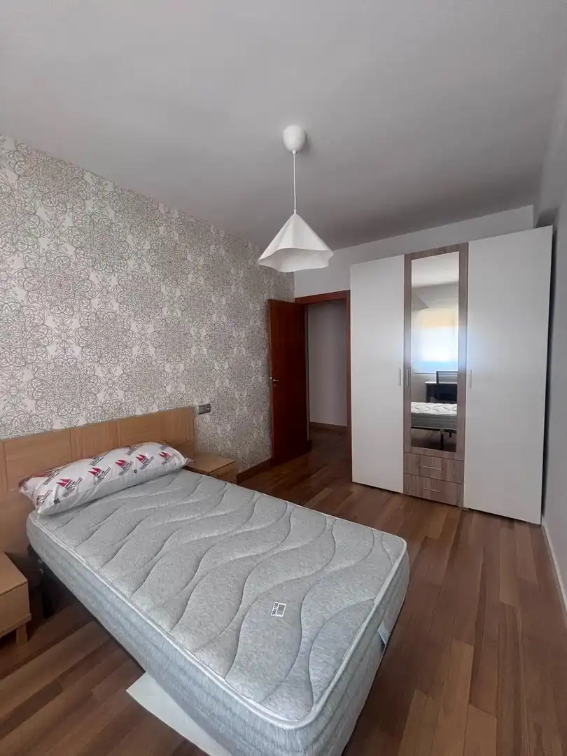 Habitación de Piso de alquiler en Granada con Terraza y Amueblado