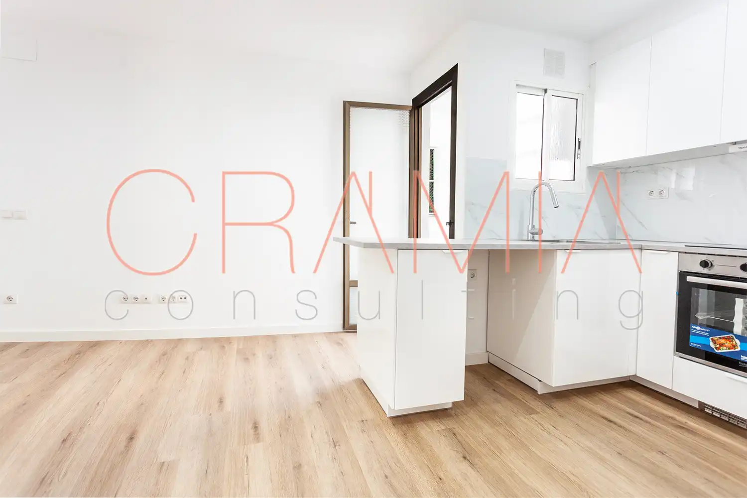 Cocina de Piso en venta en L'Hospitalet de Llobregat con Terraza, Horno y Balcón