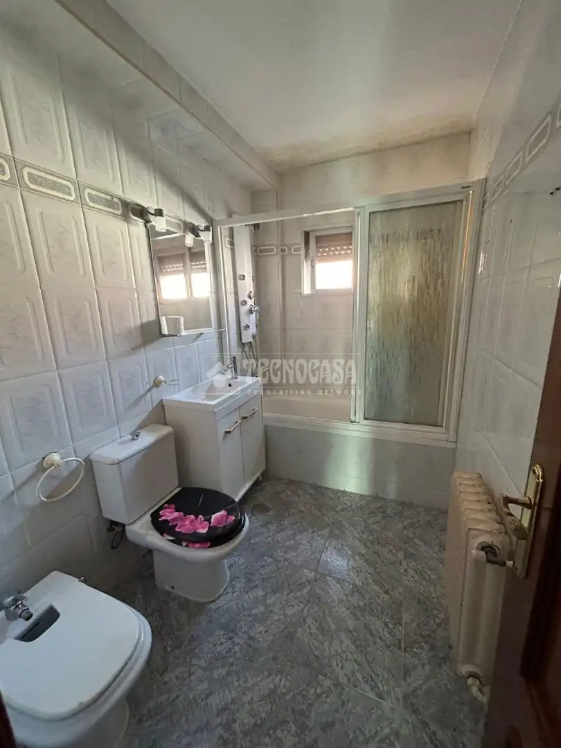 Baño de Piso en venta en Alcalá de Henares con Amueblado