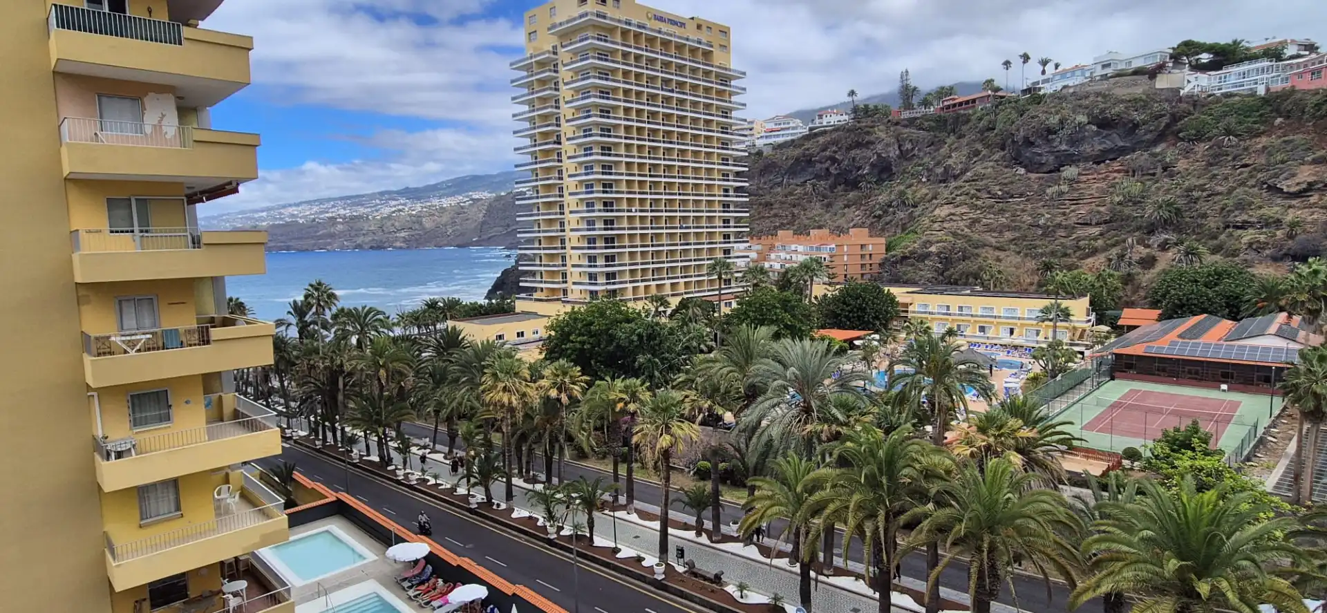 Exterior view of Flat for sale in Puerto de la Cruz  with Terrace, Furnished and Oven