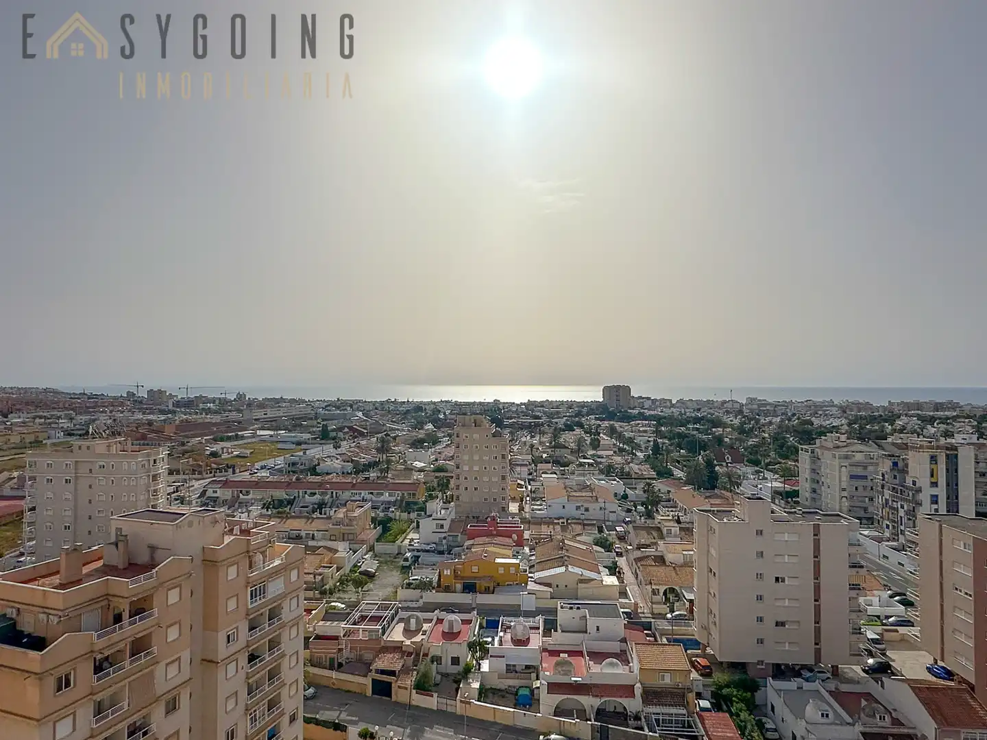 Vista exterior de Apartamento en venta en Torrevieja con Terraza y Piscina comunitaria