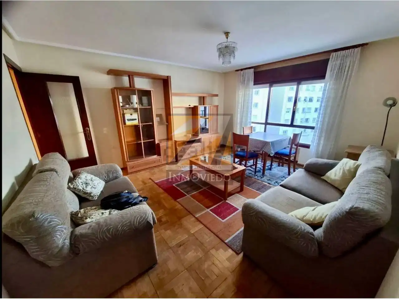 Sala de estar de Piso en venta en Oviedo  con Calefacción, Parquet y Amueblado