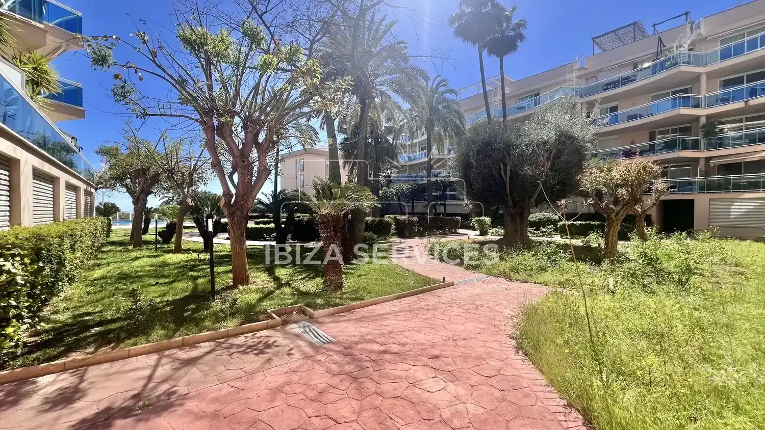 Vista exterior de Pis en venda en Eivissa amb Aire condicionat, Jardí privat i Piscina