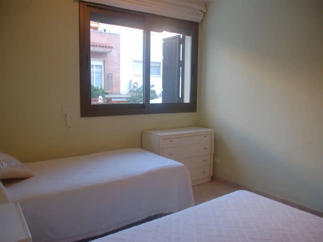 Habitación de Piso en venta en L'Hospitalet de Llobregat con Aire acondicionado, Terraza y Balcón