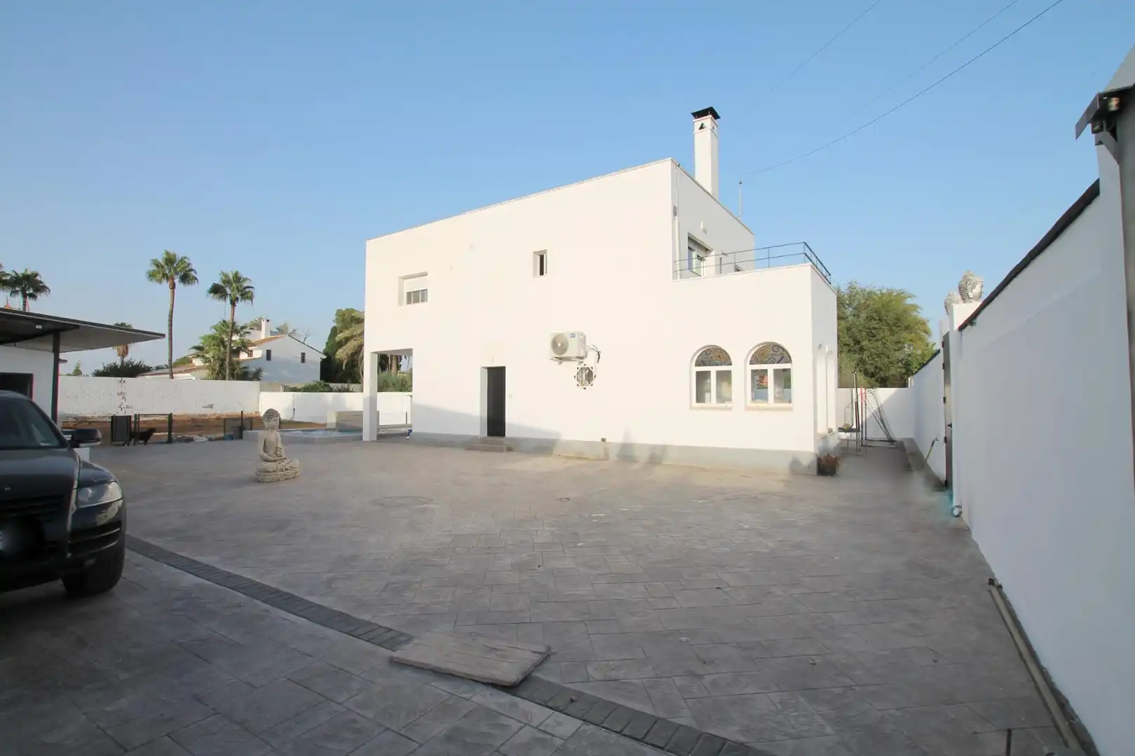 Vista exterior de Casa o xalet en venda en Alcalá de Guadaira amb Aire condicionat, Calefacció i Jardí privat
