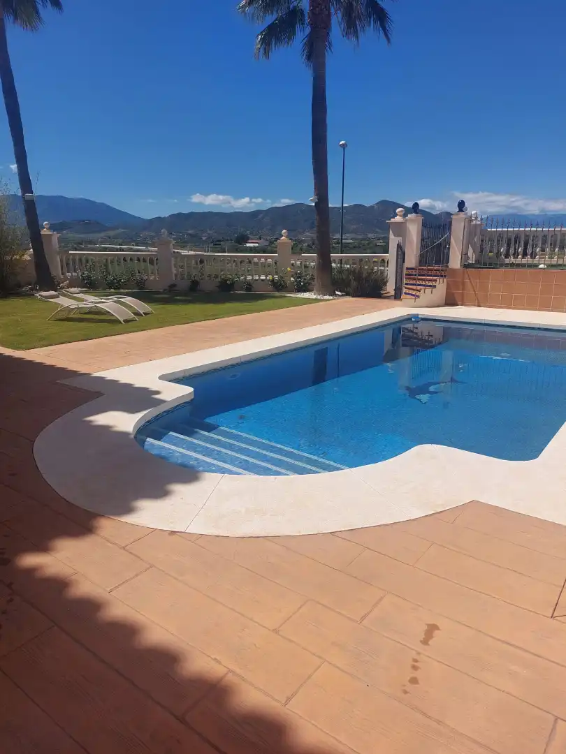 Piscina de Casa o chalet en venta en Málaga con Aire acondicionado, Jardín privado y Piscina